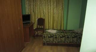 Гостиница Надежда  Надым Кровать в общем четырехместном номере для мужчин и женщин-1