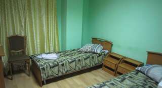 Гостиница Надежда  Надым Односпальная кровать в общем номере для мужчин и женщин-1